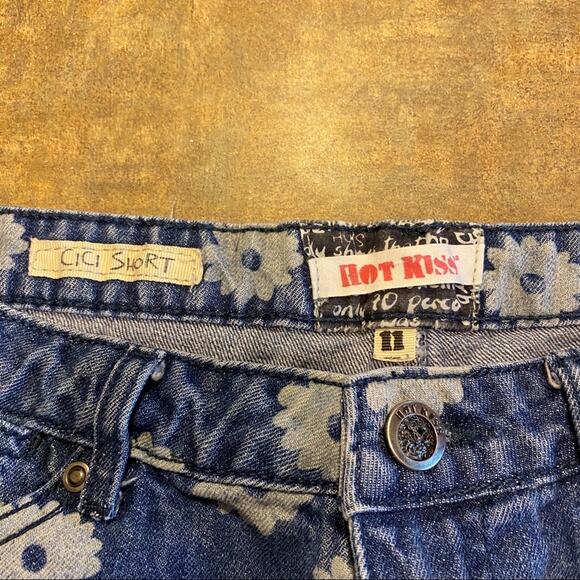 Hot Kiss Cici Ripped Floral Jean Shorts Junior's Size 11 Distressed Raw Hem - Picture 4 of 6